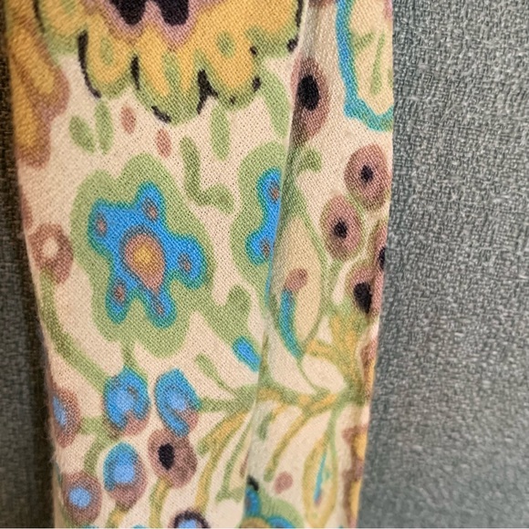 Green Women’s Two-Piece LeSuit Pant and Jacket combo with matching scarf - Picture 4 of 9